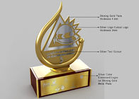 Трофеев металла предприятия золото изготовленных на заказ сияющее покрытое с выбитым логотипом