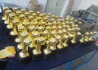 Хандмаде изготовленное на заказ золото чашки трофея покрытое в форме кулака победы матчей по боксу