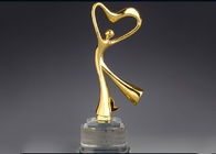 Золото чашки трофея металла элегантного дизайна стоящее покрытое для танцуя победителей