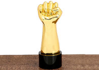 Золото чашки трофея смолы формы кулака гальванизировать для выдающих штата/работников