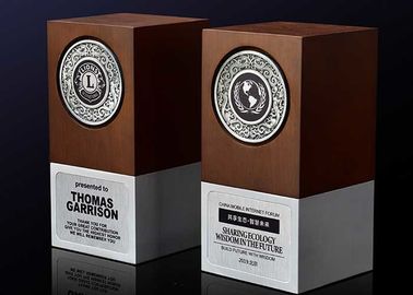Алюминиевые низкопробные деревянные металлические пластинкы 3Д награды подгоняли сувениры логотипа для предприятия